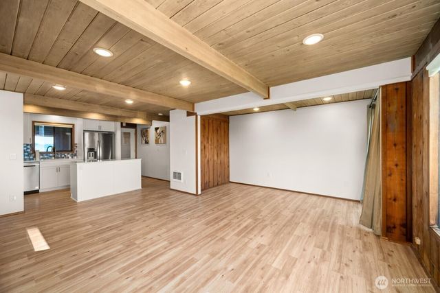 6883 Holeman Avenue, Blaine, WA 98230