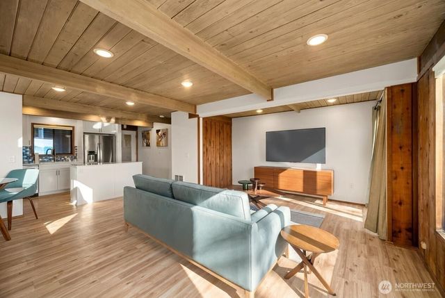 6883 Holeman Avenue, Blaine, WA 98230