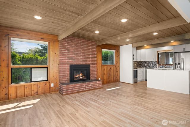 6883 Holeman Avenue, Blaine, WA 98230