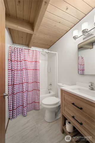 6883 Holeman Avenue, Blaine, WA 98230