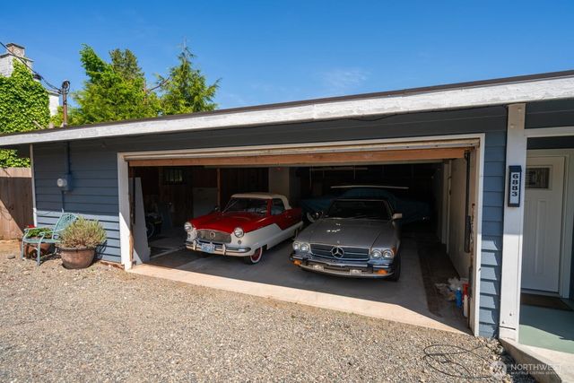 6883 Holeman Avenue, Blaine, WA 98230
