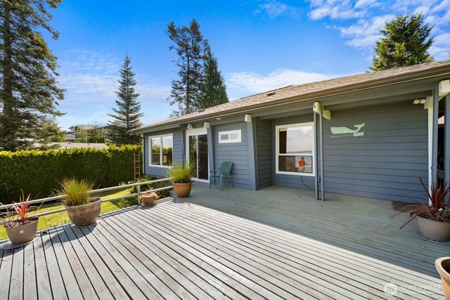 6883 Holeman Avenue, Blaine, WA 98230