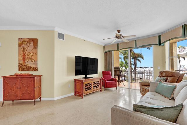 975 NW Flagler Avenue 206, Stuart, FL 34994