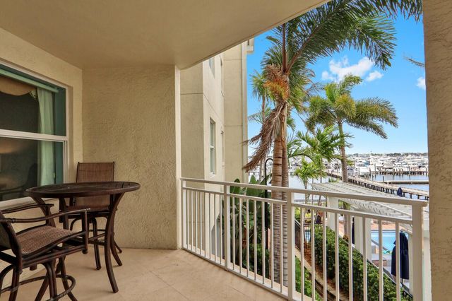 975 NW Flagler Avenue 206, Stuart, FL 34994