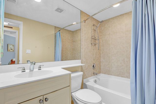 975 NW Flagler Avenue 206, Stuart, FL 34994