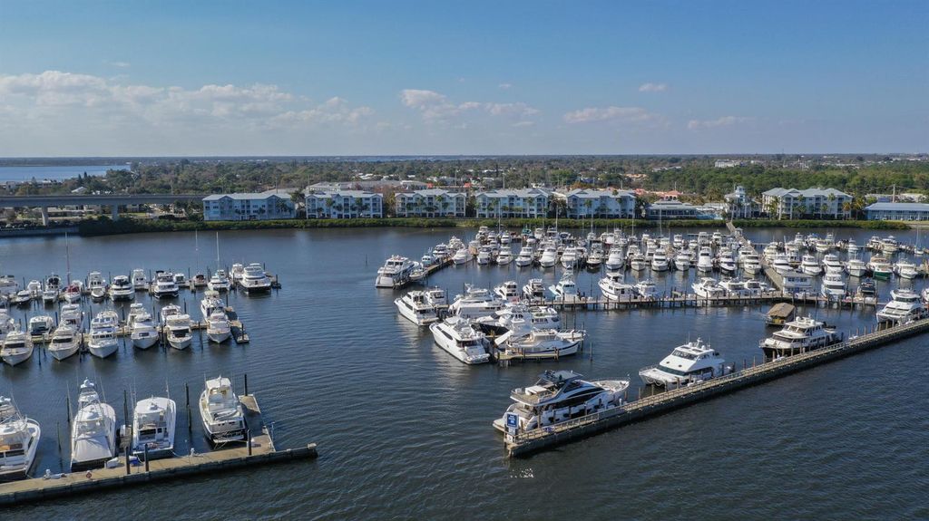 975 NW Flagler Avenue 206, Stuart, FL 34994