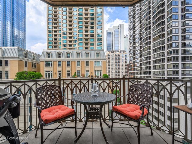 21 E HURON Street 1106, Chicago, IL 60611