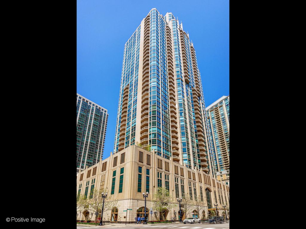 21 E HURON Street 1106, Chicago, IL 60611