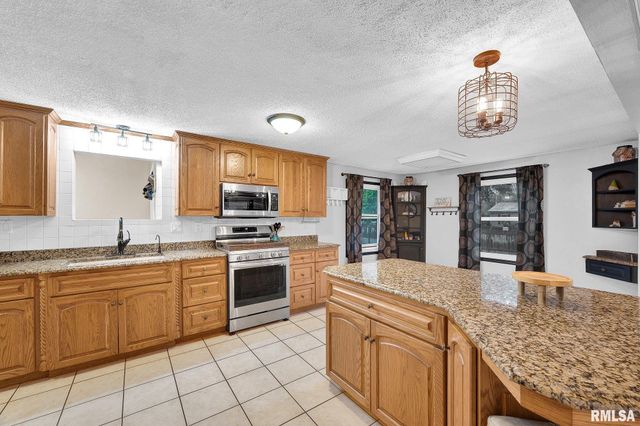 1342 LAKEVIEW Avenue, East Peoria, IL 61611