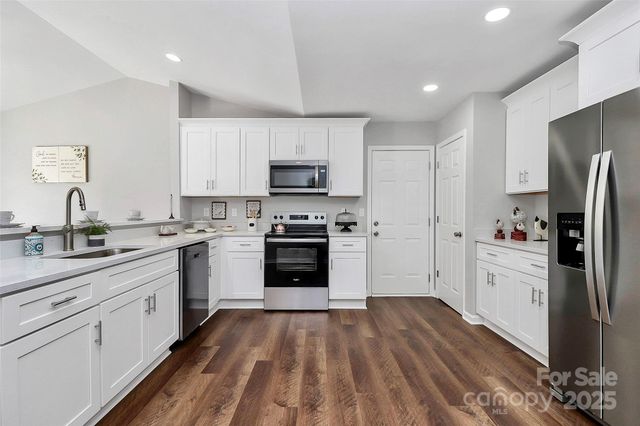 513 Stillgreen Lane, Charlotte, NC 28214