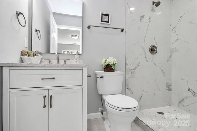 513 Stillgreen Lane, Charlotte, NC 28214