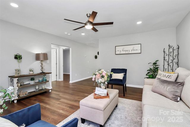 513 Stillgreen Lane, Charlotte, NC 28214