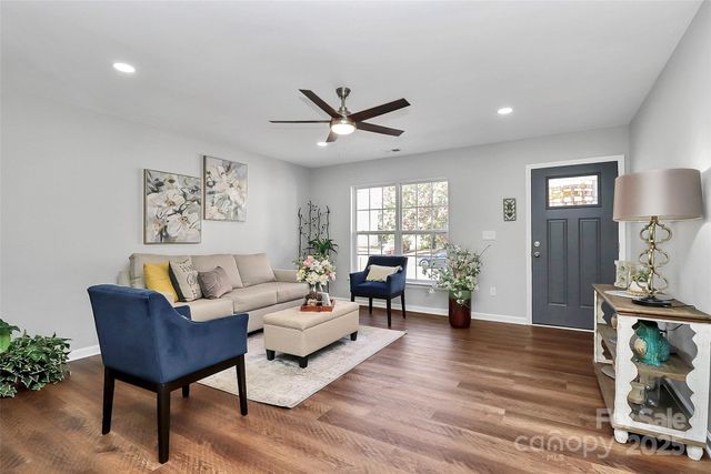 513 Stillgreen Lane, Charlotte, NC 28214