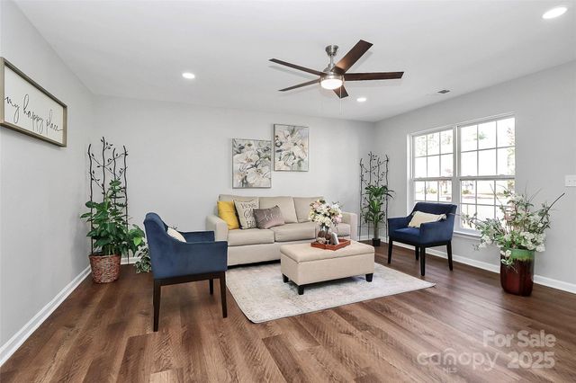 513 Stillgreen Lane, Charlotte, NC 28214