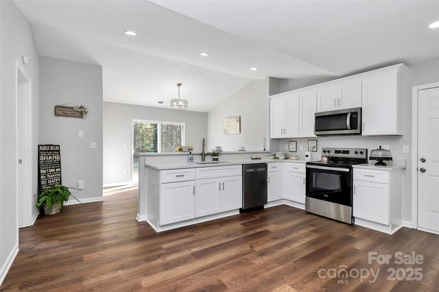 513 Stillgreen Lane, Charlotte, NC 28214