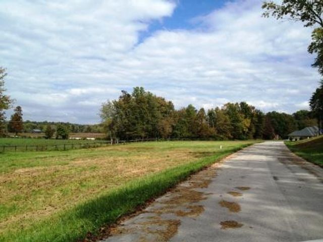 38 Deerfoot Valley, London, KY 40741