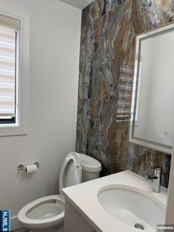 425 Grandview, Fort Lee, NJ 07024