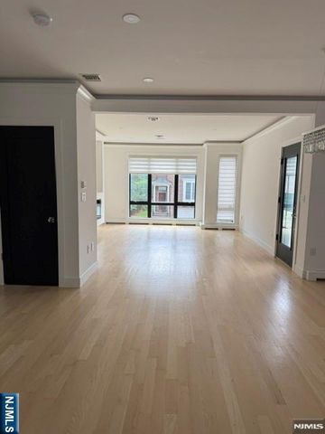 425 Grandview, Fort Lee, NJ 07024