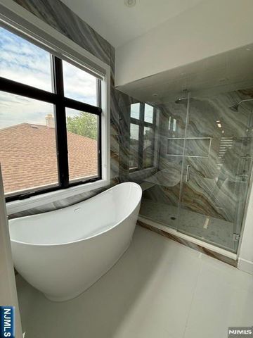 425 Grandview, Fort Lee, NJ 07024