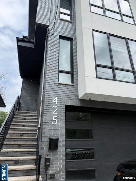 425 Grandview, Fort Lee, NJ 07024