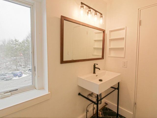 71 E Redrock Dr Apt 103, Burlington, VT 05401