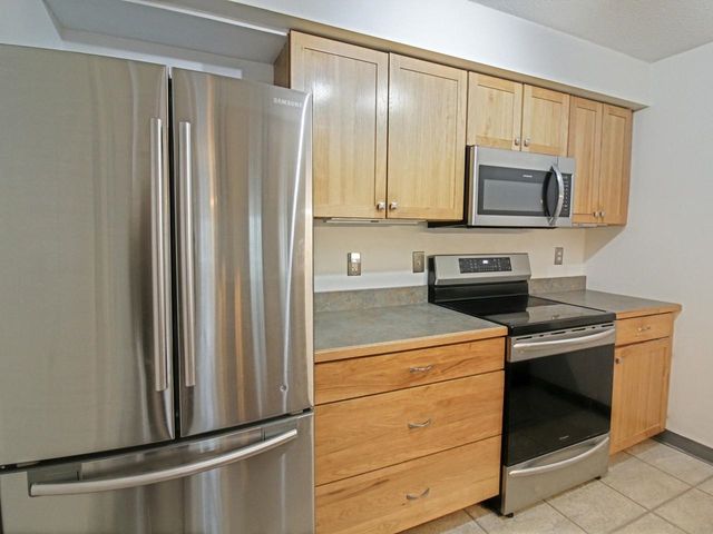 71 E Redrock Dr Apt 103, Burlington, VT 05401