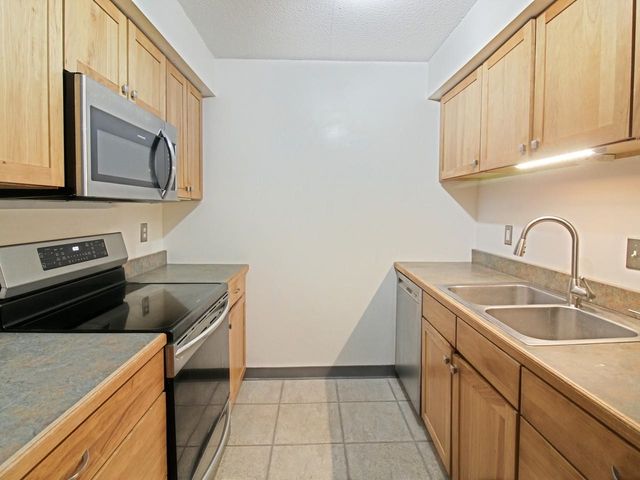 71 E Redrock Dr Apt 103, Burlington, VT 05401