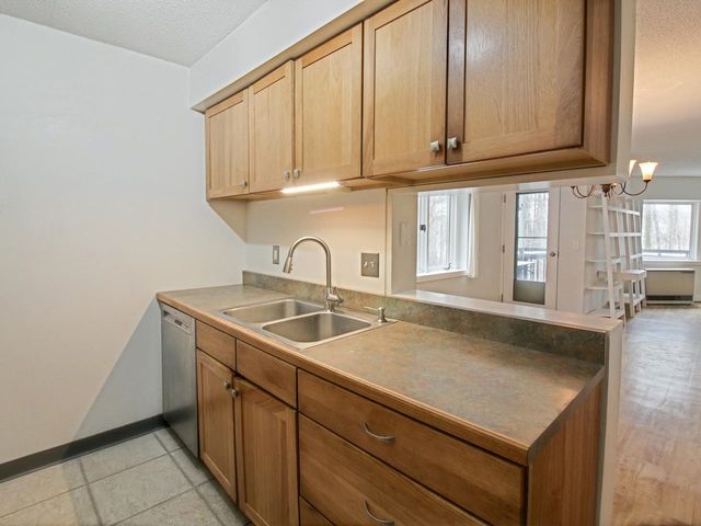 71 E Redrock Dr Apt 103, Burlington, VT 05401