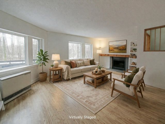 71 E Redrock Dr Apt 103, Burlington, VT 05401