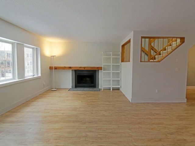 71 E Redrock Dr Apt 103, Burlington, VT 05401