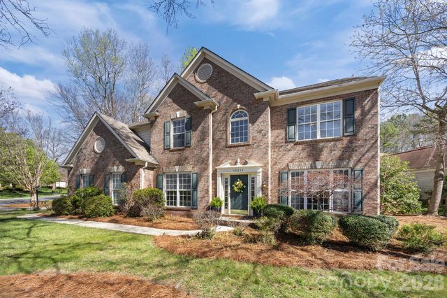 10833 Kenderly Court, Charlotte, NC 28277