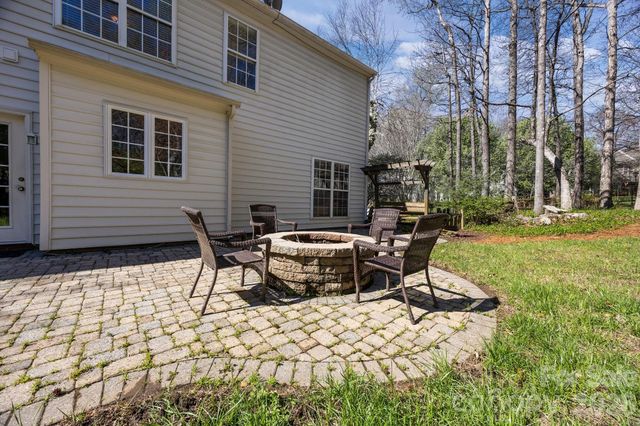 10833 Kenderly Court, Charlotte, NC 28277