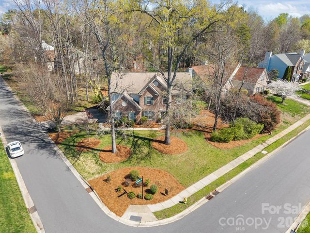 10833 Kenderly Court, Charlotte, NC 28277