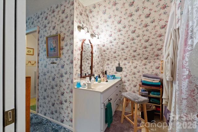 530 West Side Road, Burnsville, NC 28714