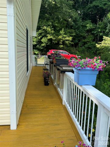 530 West Side Road, Burnsville, NC 28714