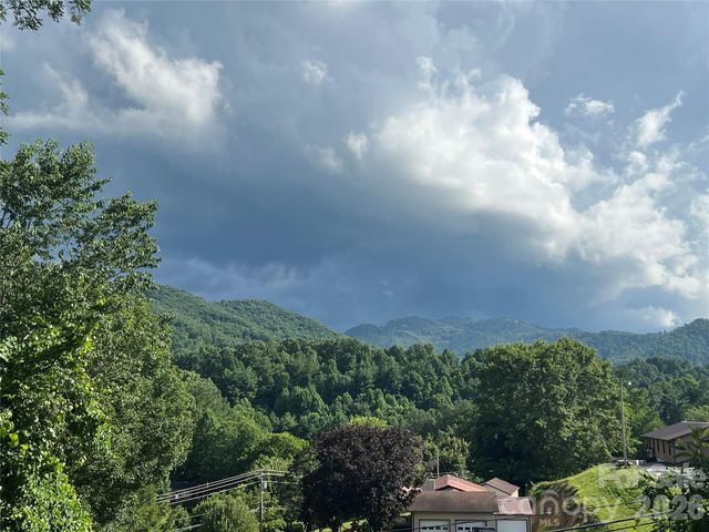 530 West Side Road, Burnsville, NC 28714