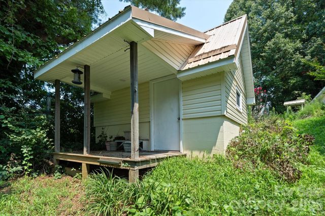 530 West Side Road, Burnsville, NC 28714