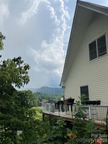530 West Side Road, Burnsville, NC 28714