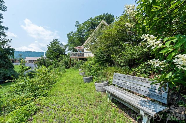 530 West Side Road, Burnsville, NC 28714
