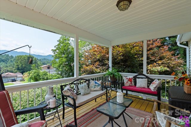 530 West Side Road, Burnsville, NC 28714