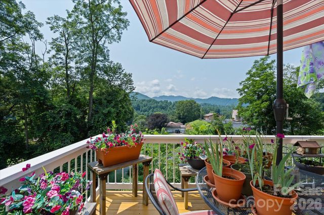 530 West Side Road, Burnsville, NC 28714
