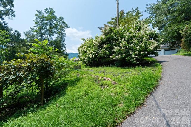 530 West Side Road, Burnsville, NC 28714