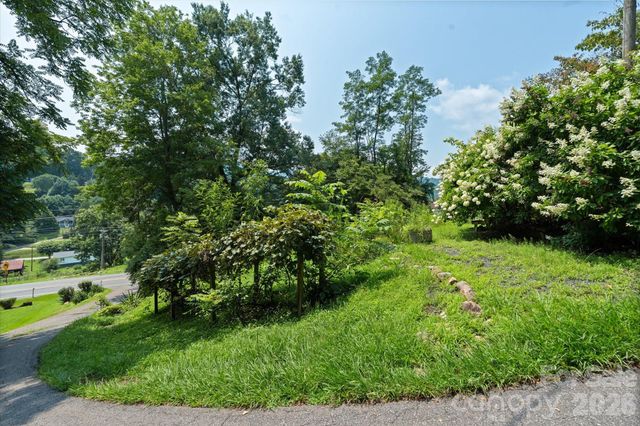 530 West Side Road, Burnsville, NC 28714