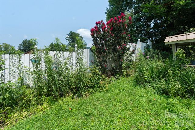 530 West Side Road, Burnsville, NC 28714