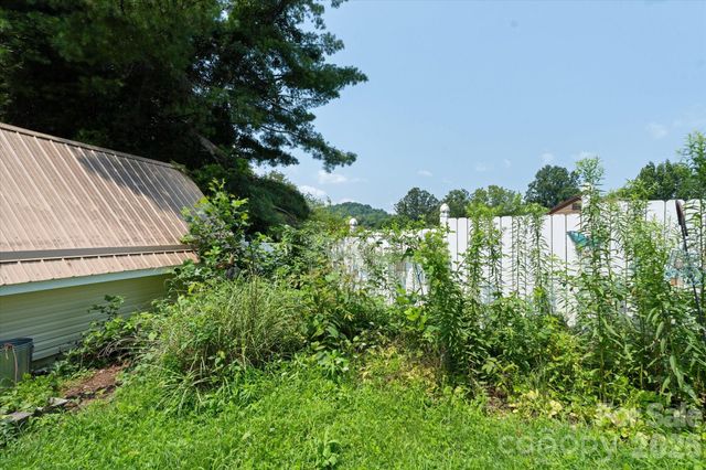 530 West Side Road, Burnsville, NC 28714
