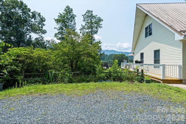 530 West Side Road, Burnsville, NC 28714