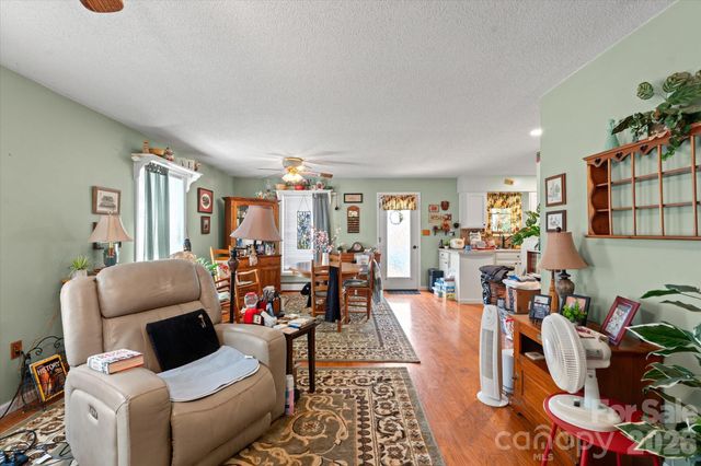 530 West Side Road, Burnsville, NC 28714
