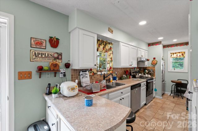 530 West Side Road, Burnsville, NC 28714