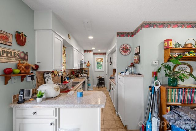 530 West Side Road, Burnsville, NC 28714