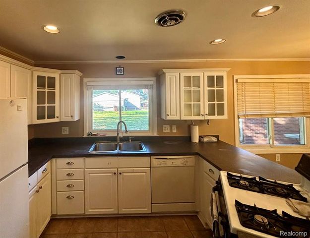 51281 Shelby Road, Shelby Twp, MI 48316